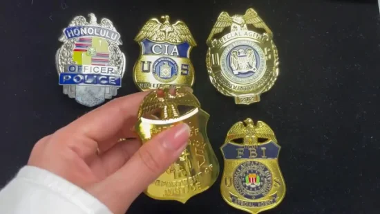 Personalizzato in fabbrica Bandiera della polizia dell'esercito militare Targhetta con nome Spilla con aquila Spille per badge souvenir in metallo duro smaltato morbido per regali promozionali Nessun minimo